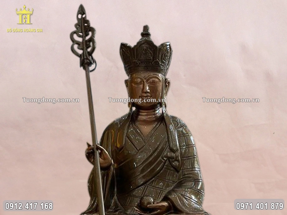 Hình ảnh gương mặt tròn đầy, phúc hậu của Ngài